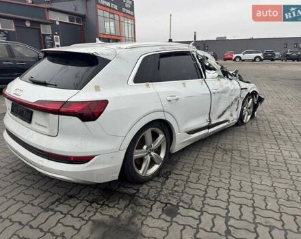 Белый Ауди E-Tron, объемом двигателя 0 л и пробегом 40 тыс. км за 13200 $, фото 6 на Automoto.ua
