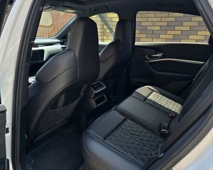 Белый Ауди E-Tron, объемом двигателя 0 л и пробегом 70 тыс. км за 39900 $, фото 7 на Automoto.ua