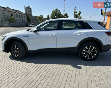 Белый Ауди E-Tron, объемом двигателя 0 л и пробегом 181 тыс. км за 21785 $, фото 76 на Automoto.ua