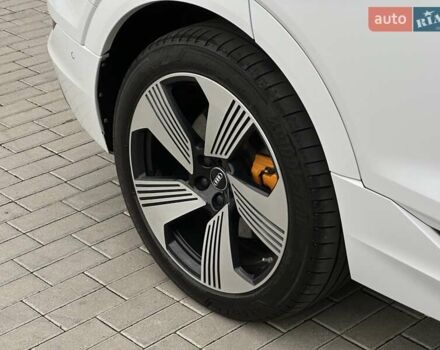 Белый Ауди E-Tron, объемом двигателя 0 л и пробегом 100 тыс. км за 36500 $, фото 11 на Automoto.ua