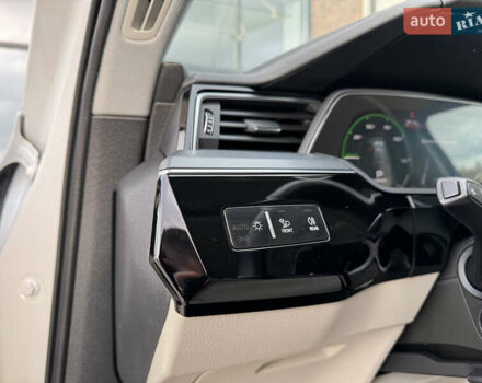 Білий Ауді E-Tron, об'ємом двигуна 0 л та пробігом 98 тис. км за 29700 $, фото 70 на Automoto.ua