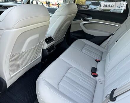 Білий Ауді E-Tron, об'ємом двигуна 0 л та пробігом 32 тис. км за 40555 $, фото 26 на Automoto.ua
