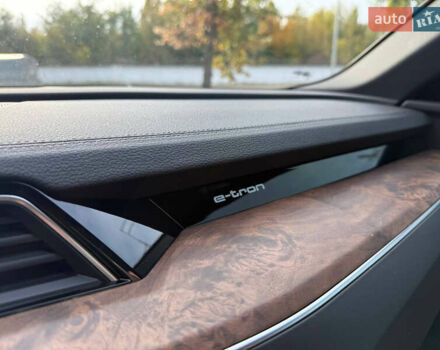 Белый Ауди E-Tron, объемом двигателя 0 л и пробегом 104 тыс. км за 33200 $, фото 49 на Automoto.ua