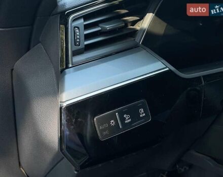 Білий Ауді E-Tron, об'ємом двигуна 0 л та пробігом 93 тис. км за 31440 $, фото 32 на Automoto.ua