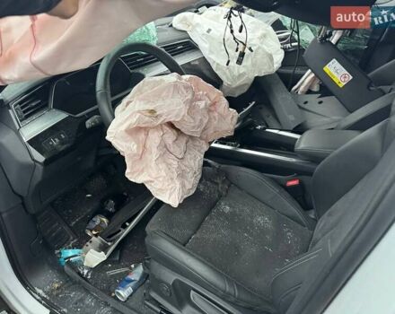 Белый Ауди E-Tron, объемом двигателя 0 л и пробегом 40 тыс. км за 13200 $, фото 13 на Automoto.ua