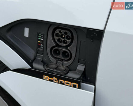 Белый Ауди E-Tron, объемом двигателя 0 л и пробегом 198 тыс. км за 27800 $, фото 79 на Automoto.ua