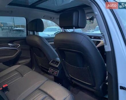 Білий Ауді E-Tron, об'ємом двигуна 0 л та пробігом 55 тис. км за 29400 $, фото 24 на Automoto.ua