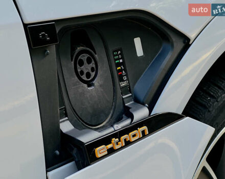 Белый Ауди E-Tron, объемом двигателя 0 л и пробегом 47 тыс. км за 34979 $, фото 12 на Automoto.ua