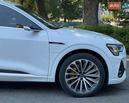 Білий Ауді E-Tron, об'ємом двигуна 0 л та пробігом 93 тис. км за 31440 $, фото 8 на Automoto.ua