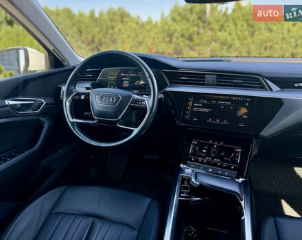 Белый Ауди E-Tron, объемом двигателя 0 л и пробегом 54 тыс. км за 31900 $, фото 16 на Automoto.ua