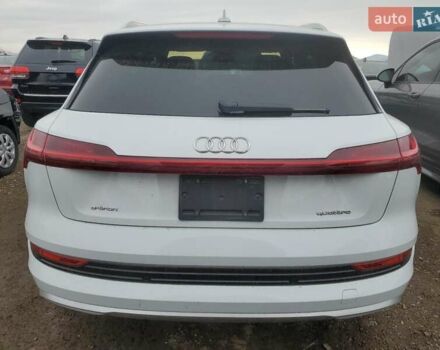 Білий Ауді E-Tron, об'ємом двигуна 0 л та пробігом 61 тис. км за 18000 $, фото 4 на Automoto.ua