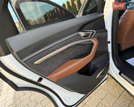 Ауди E-Tron 2020 в Дрогобыче на Automoto.ua Белый Ауди E-Tron, объемом двигателя 0 л и пробегом 156 тыс. км за 29900 $, фото 63 на Automoto.ua