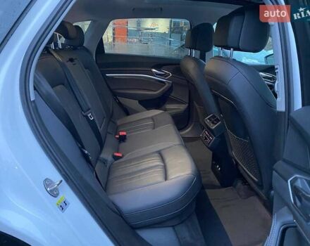 Білий Ауді E-Tron, об'ємом двигуна 0 л та пробігом 55 тис. км за 29400 $, фото 22 на Automoto.ua