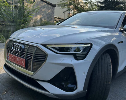 Білий Ауді E-Tron, об'ємом двигуна 0 л та пробігом 111 тис. км за 30900 $, фото 17 на Automoto.ua