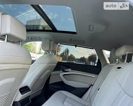 Білий Ауді E-Tron, об'ємом двигуна 0 л та пробігом 32 тис. км за 40555 $, фото 27 на Automoto.ua