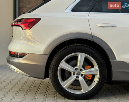Білий Ауді E-Tron, об'ємом двигуна 0 л та пробігом 98 тис. км за 29700 $, фото 25 на Automoto.ua