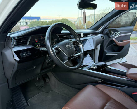 Ауді E-Tron 2020 у Львові на Automoto.ua Білий Ауді E-Tron, об'ємом двигуна 0 л та пробігом 156 тис. км за 29500 $, фото 50 на Automoto.ua