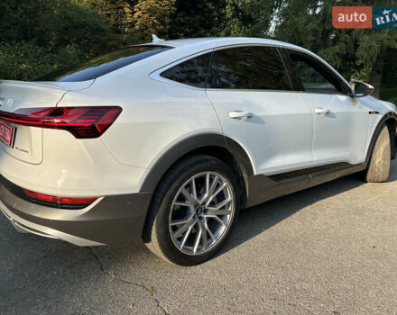 Білий Ауді E-Tron, об'ємом двигуна 0 л та пробігом 111 тис. км за 30900 $, фото 6 на Automoto.ua