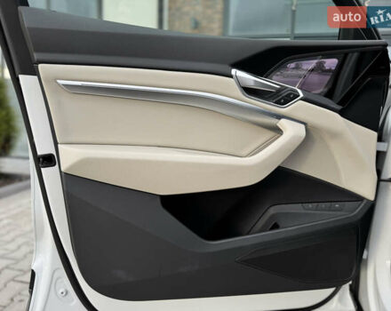 Білий Ауді E-Tron, об'ємом двигуна 0 л та пробігом 98 тис. км за 29700 $, фото 62 на Automoto.ua