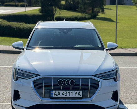 Белый Ауди E-Tron, объемом двигателя 0 л и пробегом 54 тыс. км за 31900 $, фото 7 на Automoto.ua