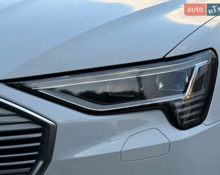 Белый Ауди E-Tron, объемом двигателя 0 л и пробегом 198 тыс. км за 27400 $, фото 75 на Automoto.ua