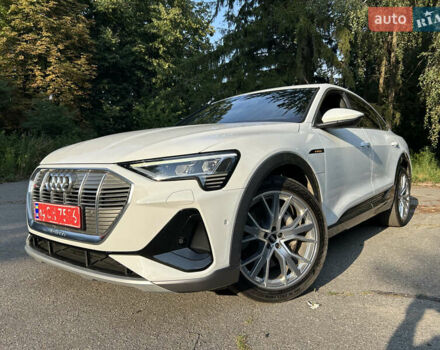 Білий Ауді E-Tron, об'ємом двигуна 0 л та пробігом 111 тис. км за 30900 $, фото 1 на Automoto.ua