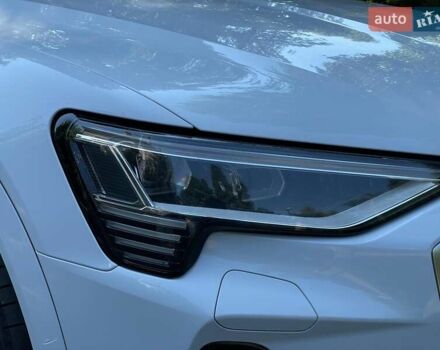 Білий Ауді E-Tron, об'ємом двигуна 0 л та пробігом 93 тис. км за 31440 $, фото 14 на Automoto.ua