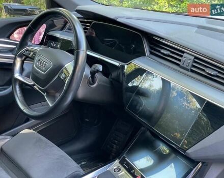 Білий Ауді E-Tron, об'ємом двигуна 0 л та пробігом 93 тис. км за 31440 $, фото 18 на Automoto.ua