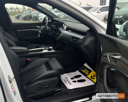 Білий Ауді E-Tron, об'ємом двигуна 95 л та пробігом 32 тис. км за 39990 $, фото 24 на Automoto.ua