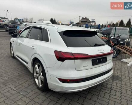 Белый Ауди E-Tron, объемом двигателя 0 л и пробегом 40 тыс. км за 13200 $, фото 4 на Automoto.ua