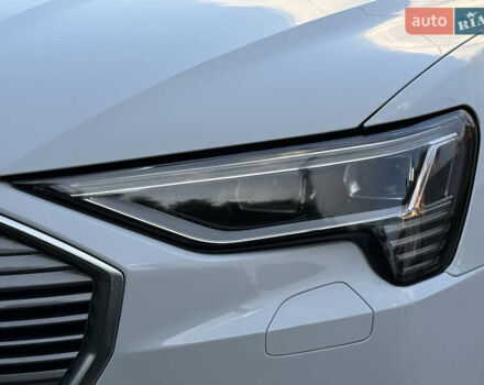 Белый Ауди E-Tron, объемом двигателя 0 л и пробегом 198 тыс. км за 27800 $, фото 74 на Automoto.ua