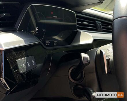 Белый Ауди E-Tron, объемом двигателя 71 л и пробегом 30 тыс. км за 46800 $, фото 7 на Automoto.ua