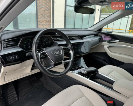 Білий Ауді E-Tron, об'ємом двигуна 0 л та пробігом 98 тис. км за 29700 $, фото 66 на Automoto.ua