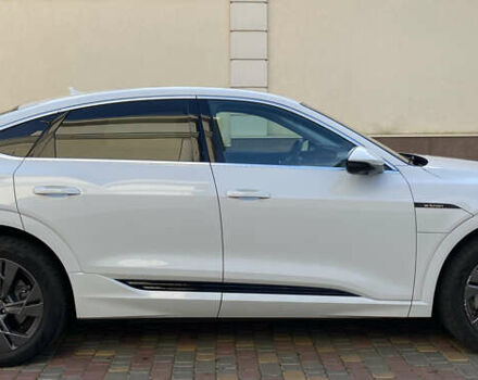 Білий Ауді E-Tron, об'ємом двигуна 0 л та пробігом 56 тис. км за 35900 $, фото 4 на Automoto.ua