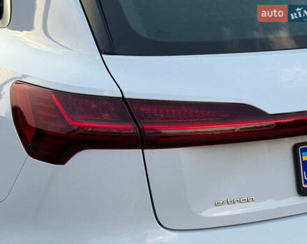 Белый Ауди E-Tron, объемом двигателя 0 л и пробегом 198 тыс. км за 27400 $, фото 81 на Automoto.ua