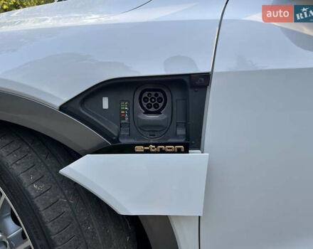 Білий Ауді E-Tron, об'ємом двигуна 0 л та пробігом 111 тис. км за 30900 $, фото 21 на Automoto.ua