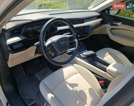 Білий Ауді E-Tron, об'ємом двигуна 0 л та пробігом 92 тис. км за 32500 $, фото 3 на Automoto.ua