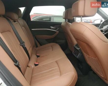 Білий Ауді E-Tron, об'ємом двигуна 0 л та пробігом 61 тис. км за 18000 $, фото 8 на Automoto.ua