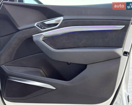 Білий Ауді E-Tron, об'ємом двигуна 0 л та пробігом 89 тис. км за 33500 $, фото 16 на Automoto.ua