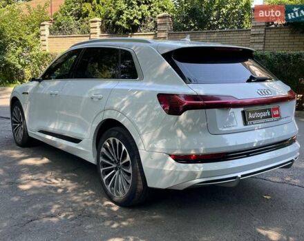 Білий Ауді E-Tron, об'ємом двигуна 0 л та пробігом 93 тис. км за 31440 $, фото 5 на Automoto.ua