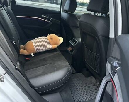 Білий Ауді E-Tron, об'ємом двигуна 0 л та пробігом 41 тис. км за 37500 $, фото 29 на Automoto.ua