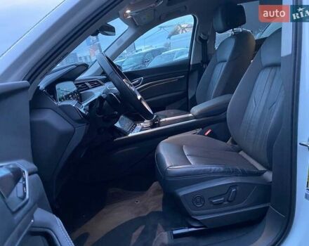 Білий Ауді E-Tron, об'ємом двигуна 0 л та пробігом 55 тис. км за 29400 $, фото 17 на Automoto.ua