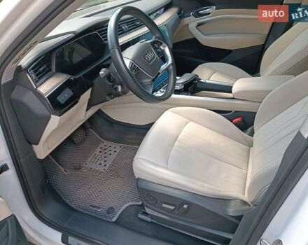 Білий Ауді E-Tron, об'ємом двигуна 0 л та пробігом 92 тис. км за 32500 $, фото 19 на Automoto.ua