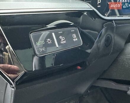 Белый Ауди E-Tron, объемом двигателя 0 л и пробегом 145 тыс. км за 22800 $, фото 85 на Automoto.ua