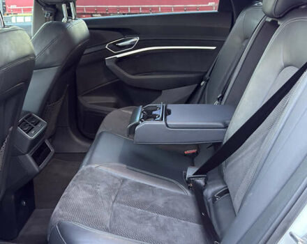 Білий Ауді E-Tron, об'ємом двигуна 0 л та пробігом 89 тис. км за 33500 $, фото 13 на Automoto.ua