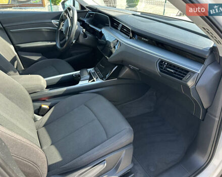 Белый Ауди E-Tron, объемом двигателя 0 л и пробегом 181 тыс. км за 21785 $, фото 18 на Automoto.ua