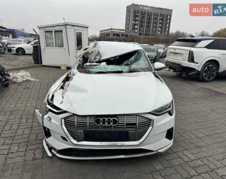 Белый Ауди E-Tron, объемом двигателя 0 л и пробегом 40 тыс. км за 13200 $, фото 1 на Automoto.ua