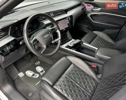 Белый Ауди E-Tron, объемом двигателя 0 л и пробегом 100 тыс. км за 36500 $, фото 32 на Automoto.ua