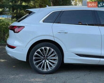 Білий Ауді E-Tron, об'ємом двигуна 0 л та пробігом 93 тис. км за 31440 $, фото 9 на Automoto.ua