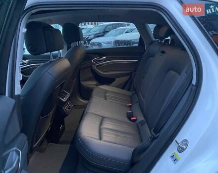 Білий Ауді E-Tron, об'ємом двигуна 0 л та пробігом 55 тис. км за 29400 $, фото 19 на Automoto.ua